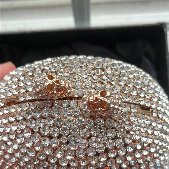 Sparkling Crystal Skull Clutch - Picture 9 of 9